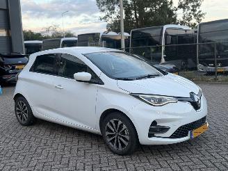 Renault Zoé R135 Intens 52 KWh KoopAccu! Bose NAP Nederlandse Auto! picture 3