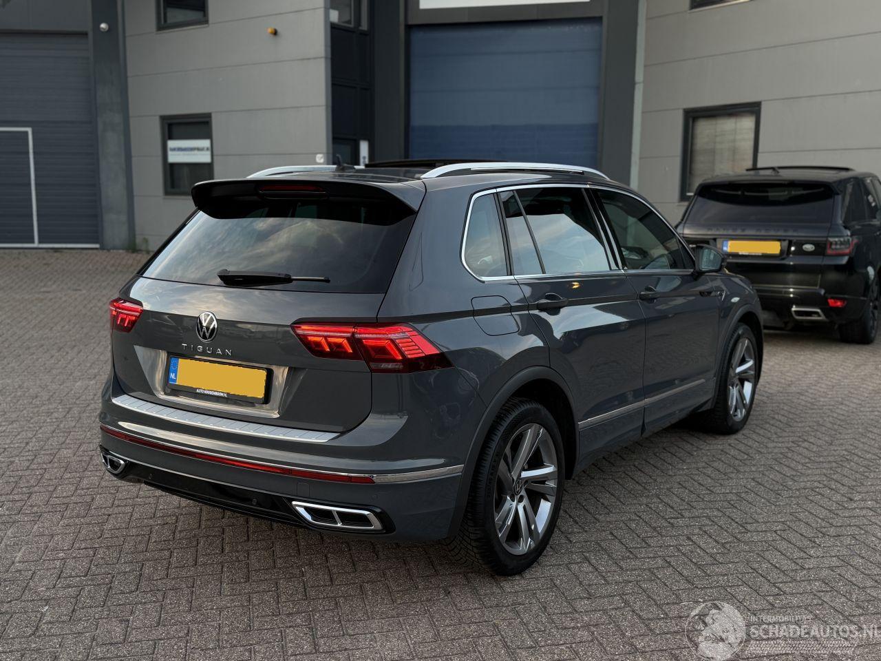 Volkswagen Tiguan 1.5 TSI DSG R-Line Pano NAP Nederlandse Auto!