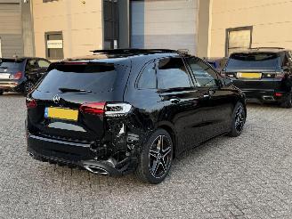 Mercedes B-klasse 180 AMG Pakket NAP Nederlandse Auto! Premium Plus Pano Sfeerverlichting Memory picture 6