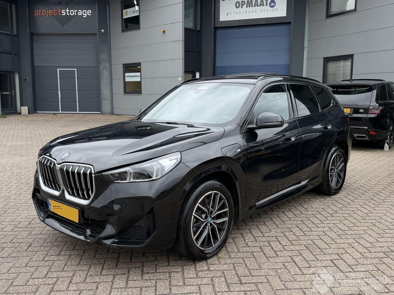 BMW X1 XDRIVE25E M-Pakket NAP Nederlandse Auto Pano Sfeerverlichting 360Camera Head-Up