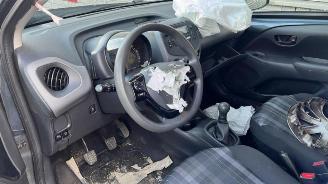 Peugeot 108 108, Hatchback, 2014 1.0 12V VVT-i picture 10