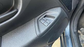 Peugeot 108 108, Hatchback, 2014 1.0 12V VVT-i picture 13