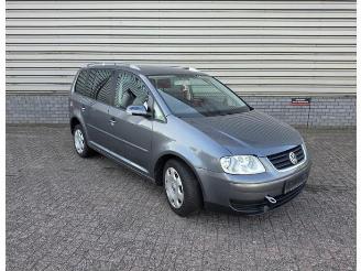 Coche siniestrado Volkswagen Touran Touran (1T1/T2), MPV, 2003 / 2010 1.6 FSI 16V 2004/1