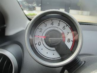 Peugeot 107 1.0-12V XS AIRCO picture 16