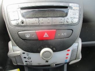 Peugeot 107 1.0-12V XS AIRCO picture 15