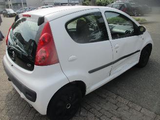 Peugeot 107 1.0-12V XS AIRCO picture 9