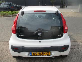 Peugeot 107 1.0-12V XS AIRCO picture 10