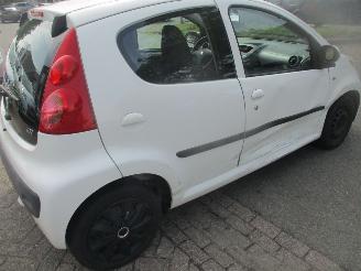 Peugeot 107 1.0-12V XS AIRCO picture 6