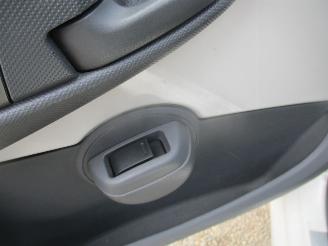 Peugeot 107 1.0-12V XS AIRCO picture 13