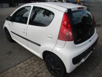 Peugeot 107 1.0-12V XS AIRCO picture 11