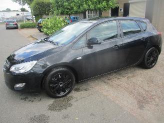 Vaurioauto  passenger cars Opel Astra 1.4 BUSINESS EDITION AIRCO NAVI 2012/2