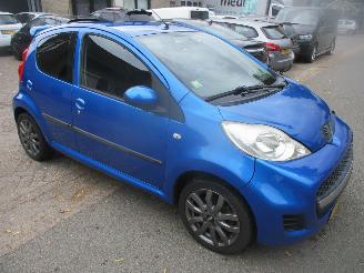 Peugeot 107 1.0-12v URBAN MOVE picture 4