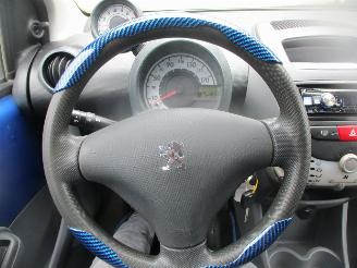 Peugeot 107 1.0-12v URBAN MOVE picture 16