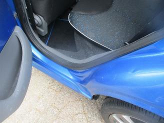 Peugeot 107 1.0-12v URBAN MOVE picture 9