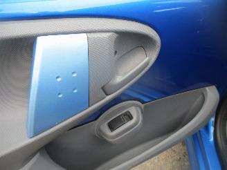 Peugeot 107 1.0-12v URBAN MOVE picture 11