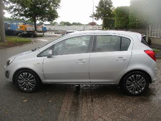 Opel Corsa 1.4-16V DESIGN EDITION 5 DEURS AIRCO picture 2