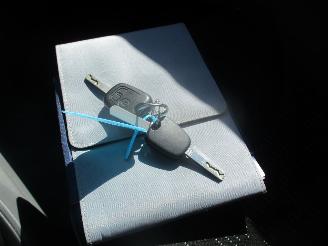 Peugeot 107 1.0-12v XS AIRCO picture 16
