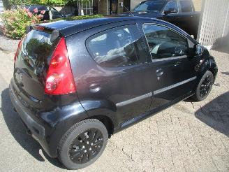 Peugeot 107 1.0-12v XS AIRCO picture 9