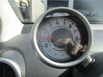 Peugeot 107 1.0-12v XS AIRCO picture 14
