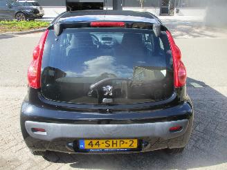 Peugeot 107 1.0-12v XS AIRCO picture 4