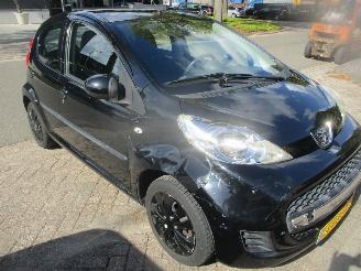 Peugeot 107 1.0-12v XS AIRCO picture 6