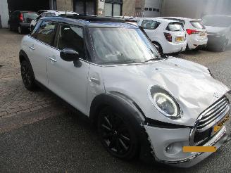 Damaged car Mini Cooper 1.5 CHILI AUTOMAAT CLIMA NAVI PANO LEDER 2019/9