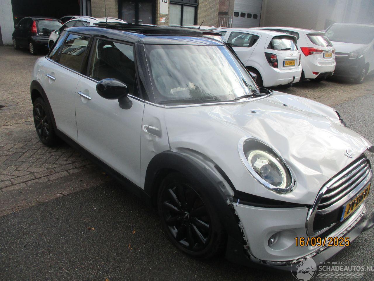 Mini Cooper 1.5 CHILI AUTOMAAT CLIMA NAVI PANO LEDER