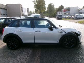 Mini Cooper 1.5 CHILI AUTOMAAT CLIMA NAVI PANO LEDER picture 2
