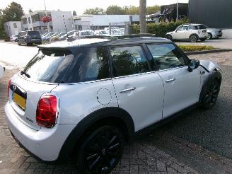 Mini Cooper 1.5 CHILI AUTOMAAT CLIMA NAVI PANO LEDER picture 3