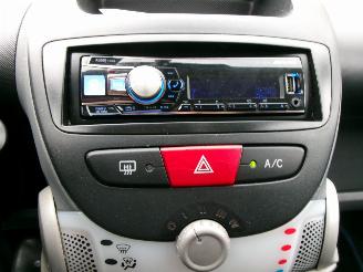 Peugeot 107 1.0-12V URBAN MOVE AIRCO picture 14