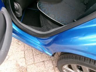 Peugeot 107 1.0-12V URBAN MOVE AIRCO picture 10