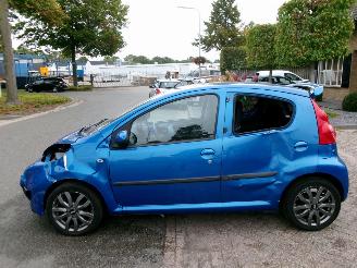 Peugeot 107 1.0-12V URBAN MOVE AIRCO picture 2