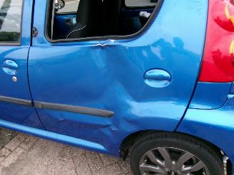 Peugeot 107 1.0-12V URBAN MOVE AIRCO picture 9