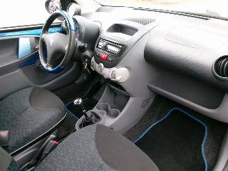Peugeot 107 1.0-12V URBAN MOVE AIRCO picture 11