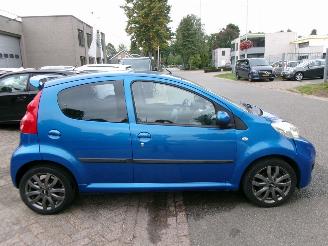 Peugeot 107 1.0-12V URBAN MOVE AIRCO picture 5