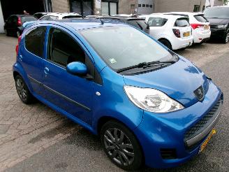 Peugeot 107 1.0-12V URBAN MOVE AIRCO picture 4