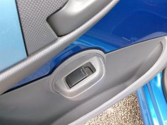 Peugeot 107 1.0-12V URBAN MOVE AIRCO picture 12
