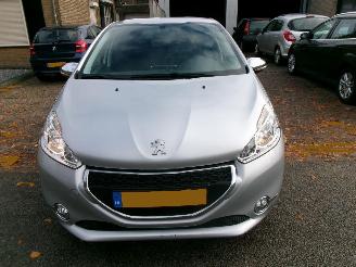 Peugeot 208 1.2 e-VTI STYLE AUTOMAAT 5 DEURS picture 3