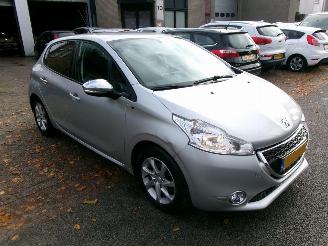 Peugeot 208 1.2 e-VTI STYLE AUTOMAAT 5 DEURS picture 4