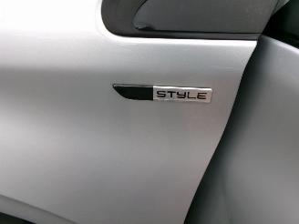Peugeot 208 1.2 e-VTI STYLE AUTOMAAT 5 DEURS picture 15
