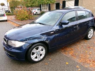 Vaurioauto  passenger cars BMW 1-serie 116 I HIGH EXCUTIVE CLIMA 2011/2