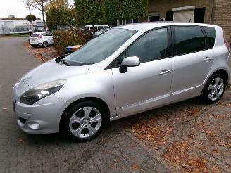 Schadeauto Renault Scenic 1.4 TCE BOSE CLIMA NAVI GEEN SCHADE 2011/10