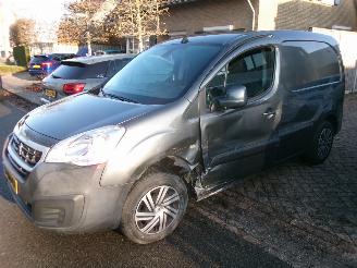 Schade bestelwagen Peugeot Partner 120 1.6 HDI 75 PREMIUNM PACK AIRCO NAVI 2018/2