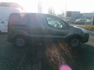 Peugeot Partner 120 1.6 HDI 75 PREMIUNM PACK AIRCO NAVI picture 9