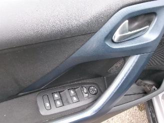 Peugeot 2008 1.2  PURETECH  CROSSWAY picture 11