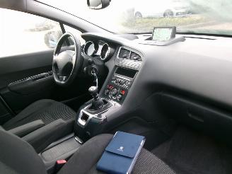 Peugeot 5008 2.0 HDiF EXECUTIVE 7 PERSOONS CLIM NAVI PANO picture 12