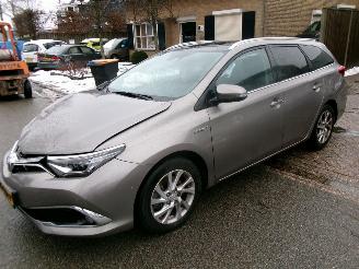 Schadeauto Toyota Auris Touring Sports 1.8 HYBRID LEASE PRO 2015/12