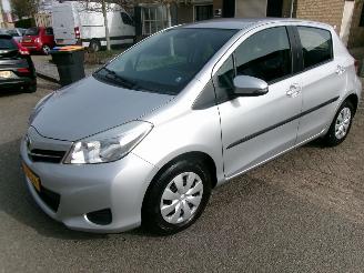 Vaurioauto  passenger cars Toyota Yaris 1.3 VVT-I NOW AIRCO 2014/5