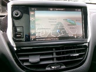 Peugeot 2008 1.2 PURETECH BLUE LION AIRCO NAVI PANO picture 18