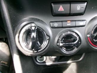 Peugeot 2008 1.2 PURETECH BLUE LION AIRCO NAVI PANO picture 17